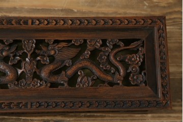中国ビンテージ　民芸家具　龍・花の彫刻入り!引き出し付きアンティーク調収納箱　(R-083793)