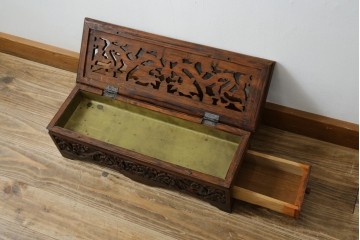 中国ビンテージ　民芸家具　龍・花の彫刻入り!引き出し付きアンティーク調収納箱　(R-083793)