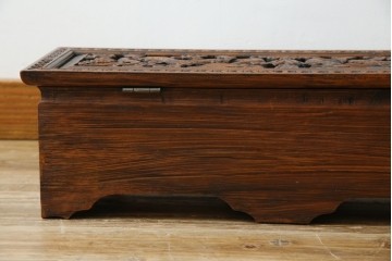 中国ビンテージ　民芸家具　龍・花の彫刻入り!引き出し付きアンティーク調収納箱　(R-083793)