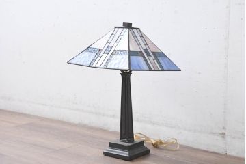 中古　ティファニースタイル　ステンドグラス　ブロンズフレーム　インテリアのアクセントになるテーブルスタンド(テーブルランプ、卓上照明、テーブルライト、スタンドライト、間接照明)(R-083798)