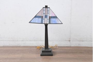中古　ティファニースタイル　ステンドグラス　ブロンズフレーム　インテリアのアクセントになるテーブルスタンド(テーブルランプ、卓上照明、テーブルライト、スタンドライト、間接照明)(R-083798)