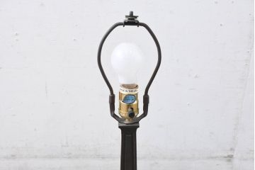 中古　ティファニースタイル　ステンドグラス　ブロンズフレーム　インテリアのアクセントになるテーブルスタンド(テーブルランプ、卓上照明、テーブルライト、スタンドライト、間接照明)(R-083798)