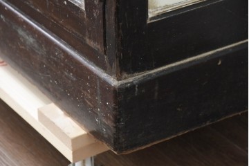 和製アンティーク　ペイント仕上げ限定　見せる収納・隠す収納!インテリアを楽しめるデンタルキャビネット　(R-083800)