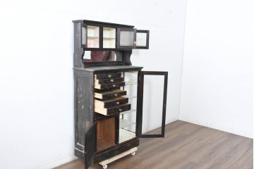 和製アンティーク　ペイント仕上げ限定　見せる収納・隠す収納!インテリアを楽しめるデンタルキャビネット　(R-083800)