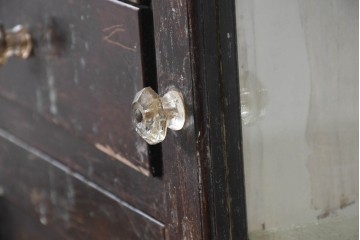 和製アンティーク　ペイント仕上げ限定　見せる収納・隠す収納!インテリアを楽しめるデンタルキャビネット　(R-083800)