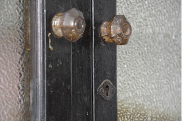 和製アンティーク　ペイント仕上げ限定　見せる収納・隠す収納!インテリアを楽しめるデンタルキャビネット　(R-083800)