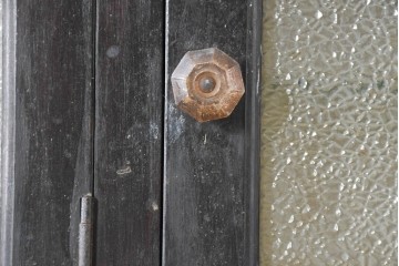 和製アンティーク　ペイント仕上げ限定　見せる収納・隠す収納!インテリアを楽しめるデンタルキャビネット　(R-083800)