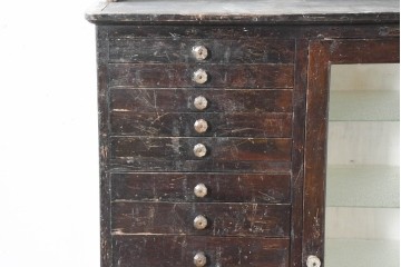 和製アンティーク　ペイント仕上げ限定　見せる収納・隠す収納!インテリアを楽しめるデンタルキャビネット　(R-083800)