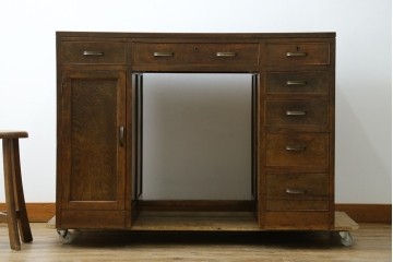 和製アンティーク　レトロな雰囲気が魅力の両袖机　(R-083801)