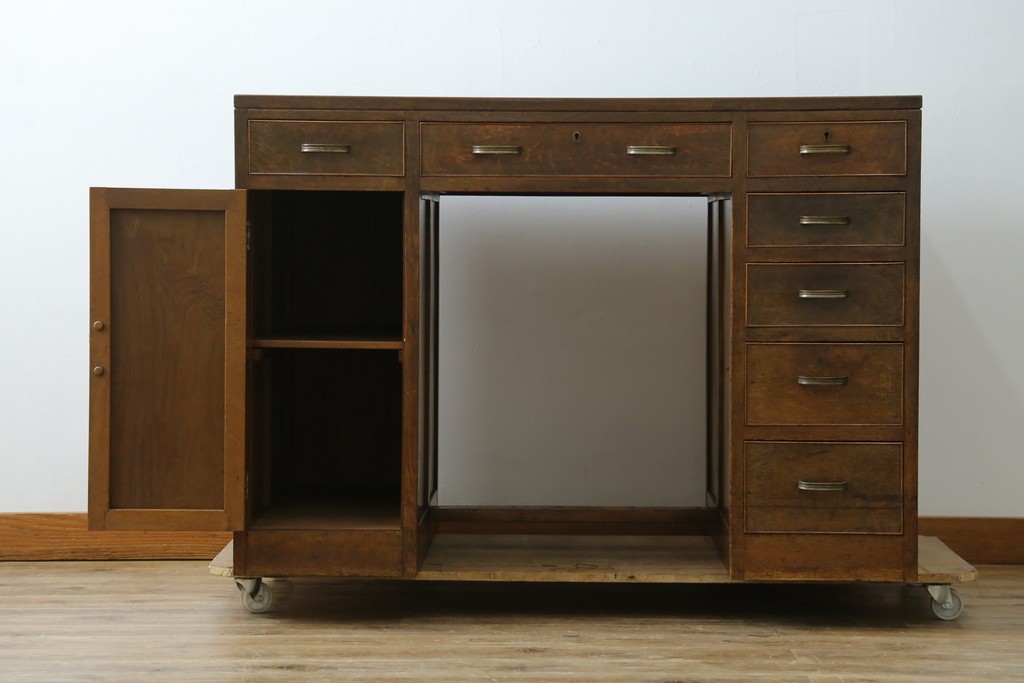 和製アンティーク　レトロな雰囲気が魅力の両袖机　(R-083801)