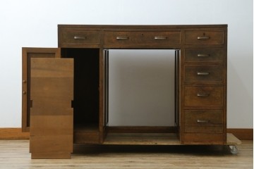 和製アンティーク　レトロな雰囲気が魅力の両袖机　(R-083801)