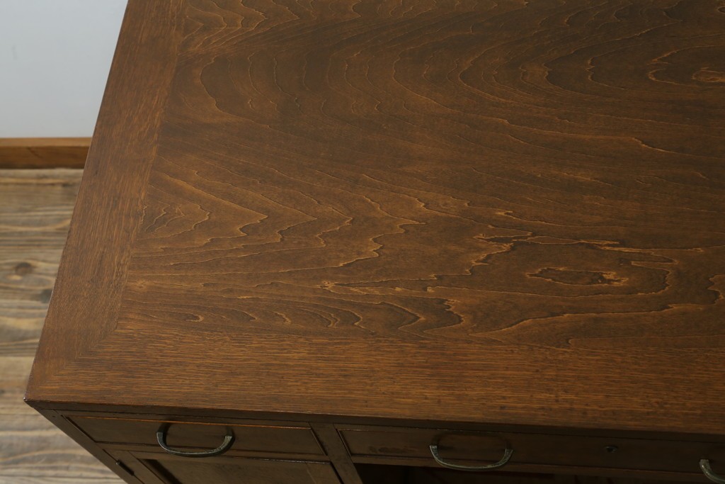 和製アンティーク　レトロな雰囲気が魅力の両袖机　(R-083801)