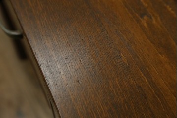 和製アンティーク　レトロな雰囲気が魅力の両袖机　(R-083801)