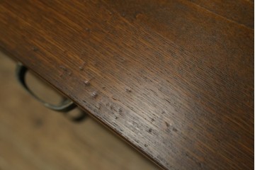 和製アンティーク　レトロな雰囲気が魅力の両袖机　(R-083801)