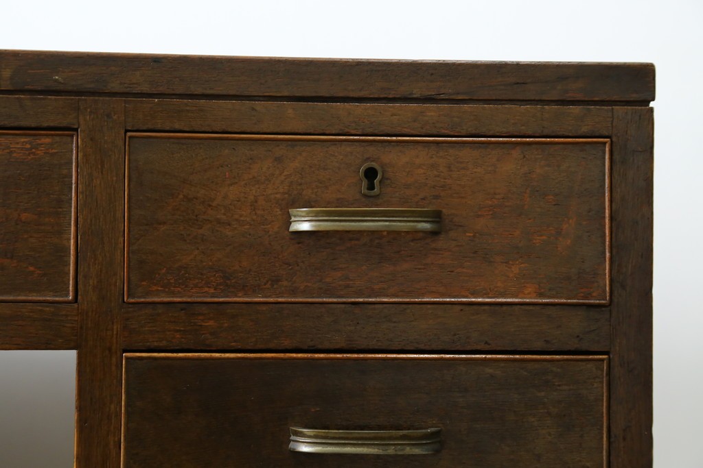 和製アンティーク　レトロな雰囲気が魅力の両袖机　(R-083801)