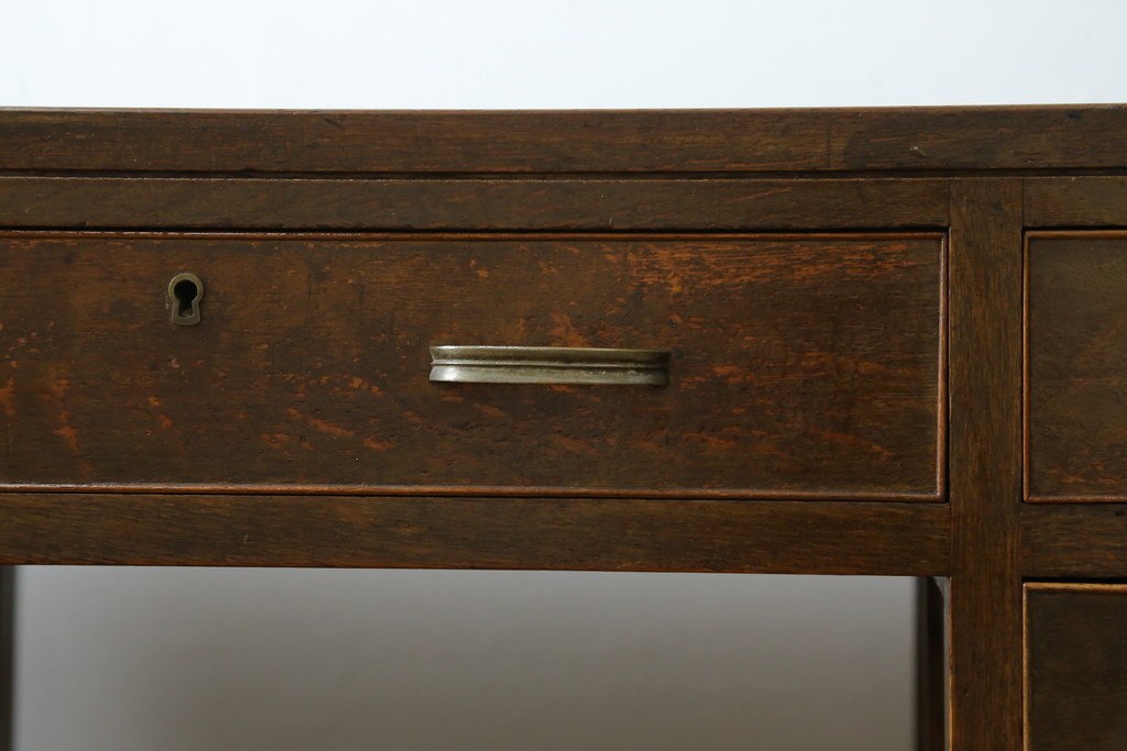 和製アンティーク　レトロな雰囲気が魅力の両袖机　(R-083801)