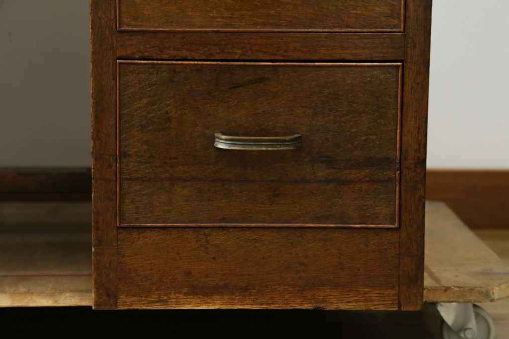 和製アンティーク　レトロな雰囲気が魅力の両袖机　(R-083801)