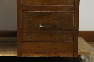 和製アンティーク　レトロな雰囲気が魅力の両袖机　(R-083801)