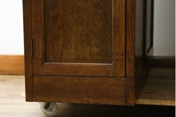 和製アンティーク　レトロな雰囲気が魅力の両袖机　(R-083801)