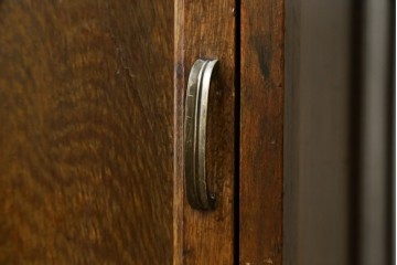 和製アンティーク　レトロな雰囲気が魅力の両袖机　(R-083801)