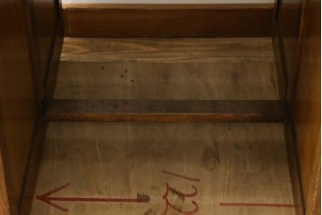 和製アンティーク　レトロな雰囲気が魅力の両袖机　(R-083801)