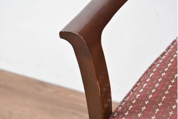 中古　美品　maruni(マルニ木工)　地中海ロイヤルシリーズ(ROYAL)　あらゆるシーンに気品を添える逸品のカンヌアームチェア(ダイニングチェア、椅子、イス)(定価約10万円)(R-083802)