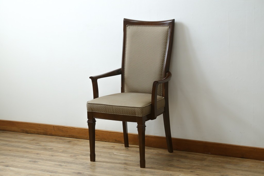 中古　美品　maruni(マルニ木工)　地中海ロイヤルシリーズ(ROYAL)　あらゆるシーンに気品を添える逸品のカンヌアームチェア　定価約10万円　(R-083803)