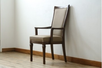 中古　美品　maruni(マルニ木工)　地中海ロイヤルシリーズ(ROYAL)　あらゆるシーンに気品を添える逸品のカンヌアームチェア　定価約10万円　(R-083803)