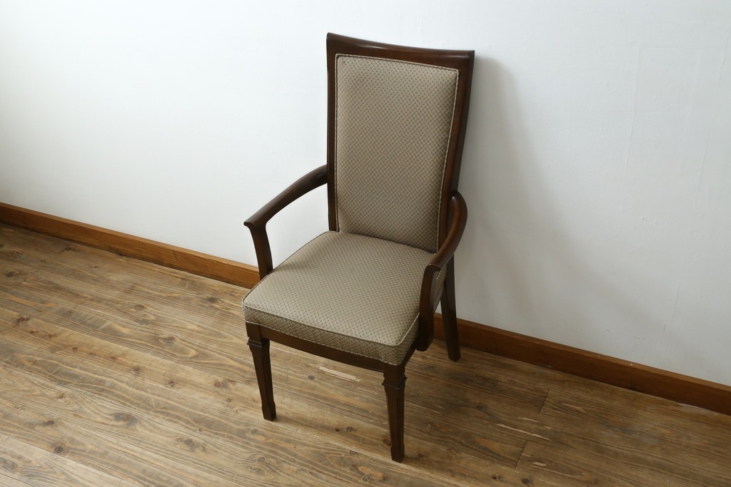 中古　美品　maruni(マルニ木工)　地中海ロイヤルシリーズ(ROYAL)　あらゆるシーンに気品を添える逸品のカンヌアームチェア　定価約10万円　(R-083803)