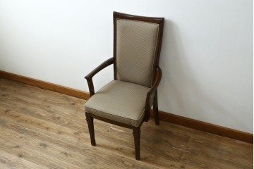 中古　美品　maruni(マルニ木工)　地中海ロイヤルシリーズ(ROYAL)　あらゆるシーンに気品を添える逸品のカンヌアームチェア　定価約10万円　(R-083803)