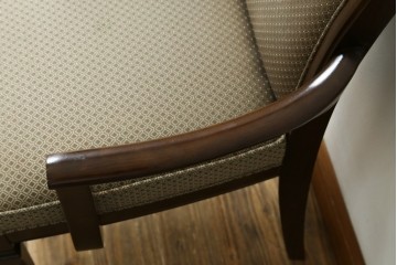 中古　美品　maruni(マルニ木工)　地中海ロイヤルシリーズ(ROYAL)　あらゆるシーンに気品を添える逸品のカンヌアームチェア　定価約10万円　(R-083803)