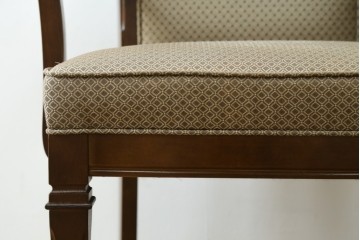 中古　美品　maruni(マルニ木工)　地中海ロイヤルシリーズ(ROYAL)　あらゆるシーンに気品を添える逸品のカンヌアームチェア　定価約10万円　(R-083803)