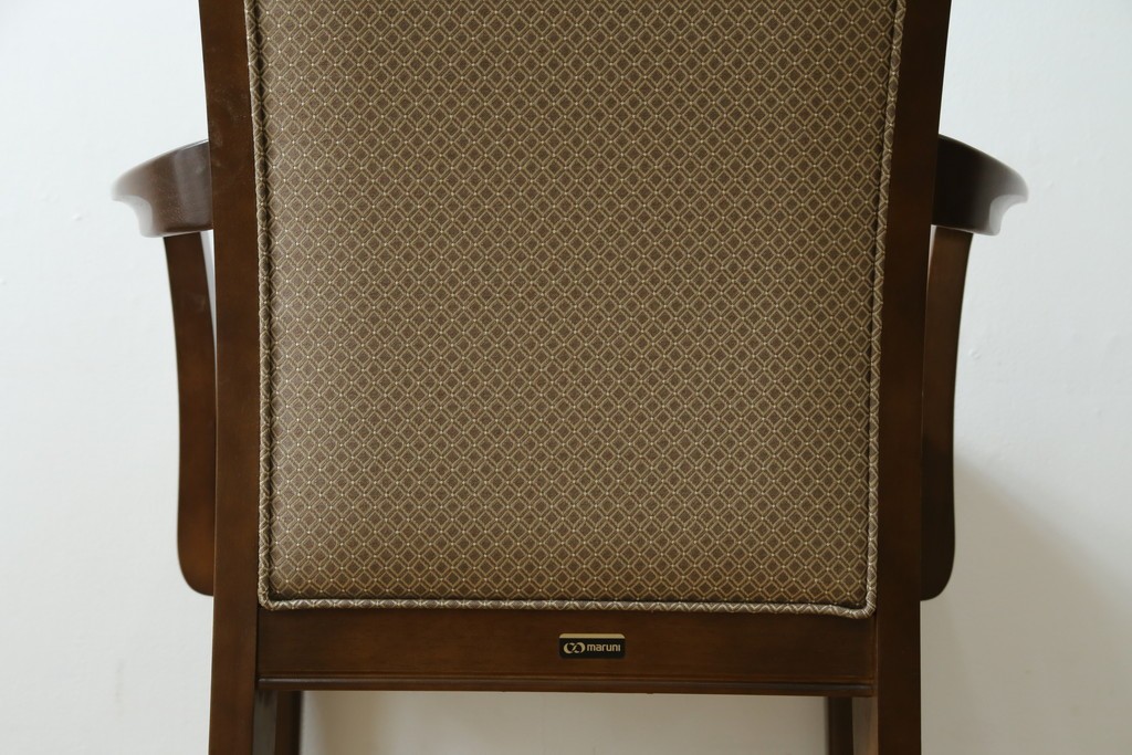 中古　美品　maruni(マルニ木工)　地中海ロイヤルシリーズ(ROYAL)　あらゆるシーンに気品を添える逸品のカンヌアームチェア　定価約10万円　(R-083803)