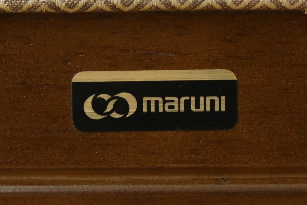 中古　美品　maruni(マルニ木工)　地中海ロイヤルシリーズ(ROYAL)　あらゆるシーンに気品を添える逸品のカンヌアームチェア　定価約10万円　(R-083803)