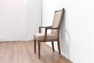 中古　美品　maruni(マルニ木工)　地中海ロイヤルシリーズ(ROYAL)　あらゆるシーンに気品を添える逸品のカンヌアームチェア(ダイニングチェア、椅子、イス)(定価約10万円)(R-083803)