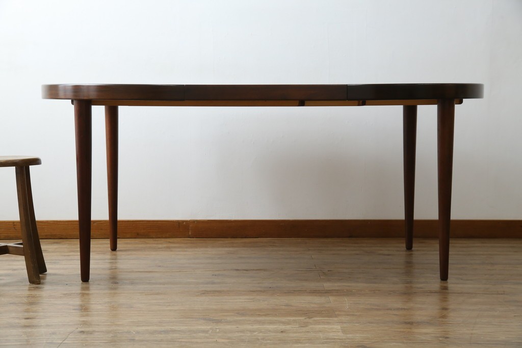デンマークビンテージ　美品　Kai Kristiansen(カイ・クリスチャンセン)　ローズウッド材の上品な色合いが魅力のダイニングテーブル　(R-083806)