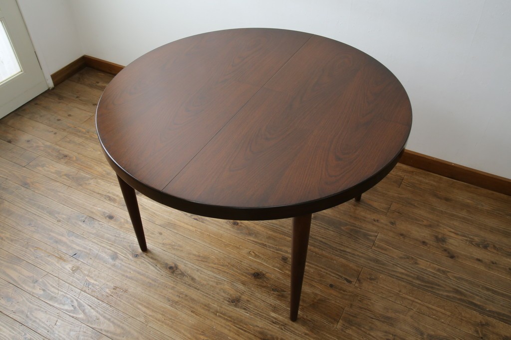 デンマークビンテージ　美品　Kai Kristiansen(カイ・クリスチャンセン)　ローズウッド材の上品な色合いが魅力のダイニングテーブル　(R-083806)