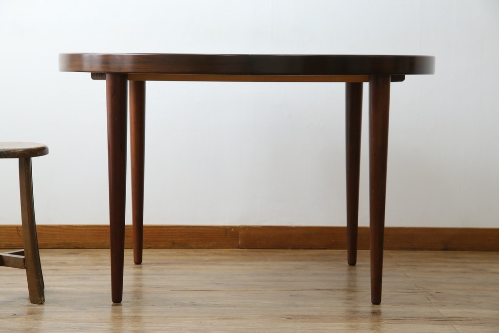 デンマークビンテージ　美品　Kai Kristiansen(カイ・クリスチャンセン)　ローズウッド材の上品な色合いが魅力のダイニングテーブル　(R-083806)