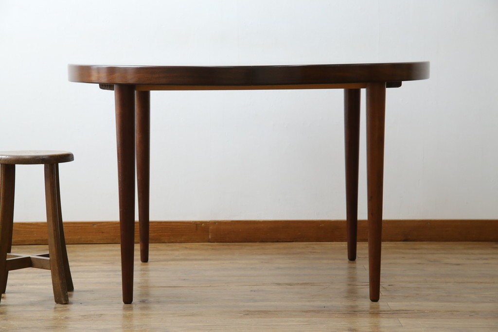 デンマークビンテージ　美品　Kai Kristiansen(カイ・クリスチャンセン)　ローズウッド材の上品な色合いが魅力のダイニングテーブル　(R-083806)