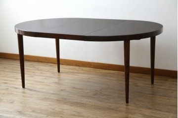 デンマークビンテージ　美品　Kai Kristiansen(カイ・クリスチャンセン)　ローズウッド材の上品な色合いが魅力のダイニングテーブル　(R-083806)
