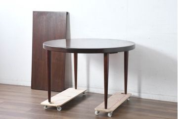 デンマークビンテージ　美品　Kai Kristiansen(カイ・クリスチャンセン)　ローズウッド材の上品な色合いが魅力のダイニングテーブル(エクステンションテーブル、拡張式テーブル、食卓、4人掛け、6人掛け、丸テーブル、ラウンドテーブル、オーバルテーブル、北欧ヴィンテージ)(R-083806)