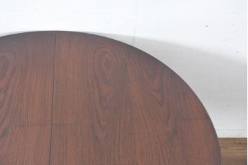 デンマークビンテージ　美品　Kai Kristiansen(カイ・クリスチャンセン)　ローズウッド材の上品な色合いが魅力のダイニングテーブル(エクステンションテーブル、拡張式テーブル、食卓、4人掛け、6人掛け、丸テーブル、ラウンドテーブル、オーバルテーブル、北欧ヴィンテージ)(R-083806)