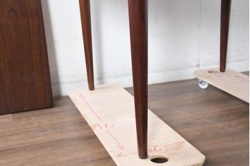 デンマークビンテージ　美品　Kai Kristiansen(カイ・クリスチャンセン)　ローズウッド材の上品な色合いが魅力のダイニングテーブル(エクステンションテーブル、拡張式テーブル、食卓、4人掛け、6人掛け、丸テーブル、ラウンドテーブル、オーバルテーブル、北欧ヴィンテージ)(R-083806)