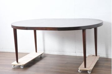 デンマークビンテージ　美品　Kai Kristiansen(カイ・クリスチャンセン)　ローズウッド材の上品な色合いが魅力のダイニングテーブル(エクステンションテーブル、拡張式テーブル、食卓、4人掛け、6人掛け、丸テーブル、ラウンドテーブル、オーバルテーブル、北欧ヴィンテージ)(R-083806)