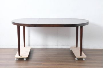 デンマークビンテージ　美品　Kai Kristiansen(カイ・クリスチャンセン)　ローズウッド材の上品な色合いが魅力のダイニングテーブル(エクステンションテーブル、拡張式テーブル、食卓、4人掛け、6人掛け、丸テーブル、ラウンドテーブル、オーバルテーブル、北欧ヴィンテージ)(R-083806)