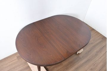 デンマークビンテージ　美品　Kai Kristiansen(カイ・クリスチャンセン)　ローズウッド材の上品な色合いが魅力のダイニングテーブル(エクステンションテーブル、拡張式テーブル、食卓、4人掛け、6人掛け、丸テーブル、ラウンドテーブル、オーバルテーブル、北欧ヴィンテージ)(R-083806)