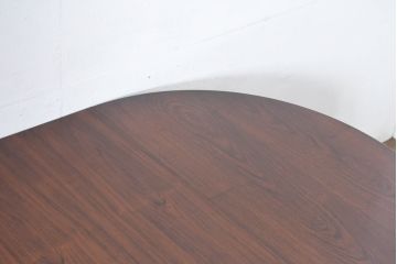 デンマークビンテージ　美品　Kai Kristiansen(カイ・クリスチャンセン)　ローズウッド材の上品な色合いが魅力のダイニングテーブル(エクステンションテーブル、拡張式テーブル、食卓、4人掛け、6人掛け、丸テーブル、ラウンドテーブル、オーバルテーブル、北欧ヴィンテージ)(R-083806)