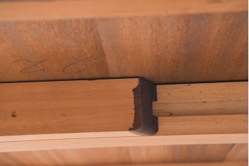 デンマークビンテージ　美品　Kai Kristiansen(カイ・クリスチャンセン)　ローズウッド材の上品な色合いが魅力のダイニングテーブル(エクステンションテーブル、拡張式テーブル、食卓、4人掛け、6人掛け、丸テーブル、ラウンドテーブル、オーバルテーブル、北欧ヴィンテージ)(R-083806)
