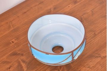 《引っ掛けシーリング式ペンダントライト加工費込み》　和製アンティーク　繊細なセルロイド装飾が魅力的な青色被せガラスの浅盛ガラスセード(シェード、電笠、吊り下げ照明、ペンダントライト、照明カバー)(R-083811)