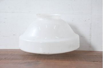 《引っ掛けシーリング式ペンダントライト加工費込み》　和製アンティーク　丸みを帯びたフォルムかわいらしい乳白ガラスペンダントライト(天井照明カバー、吊り下げ照明、シェード、電笠)(R-083820)